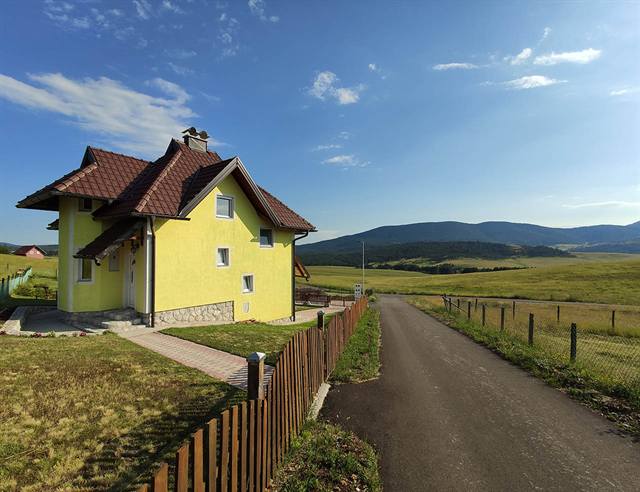 Pogled od kuće ka Torniku